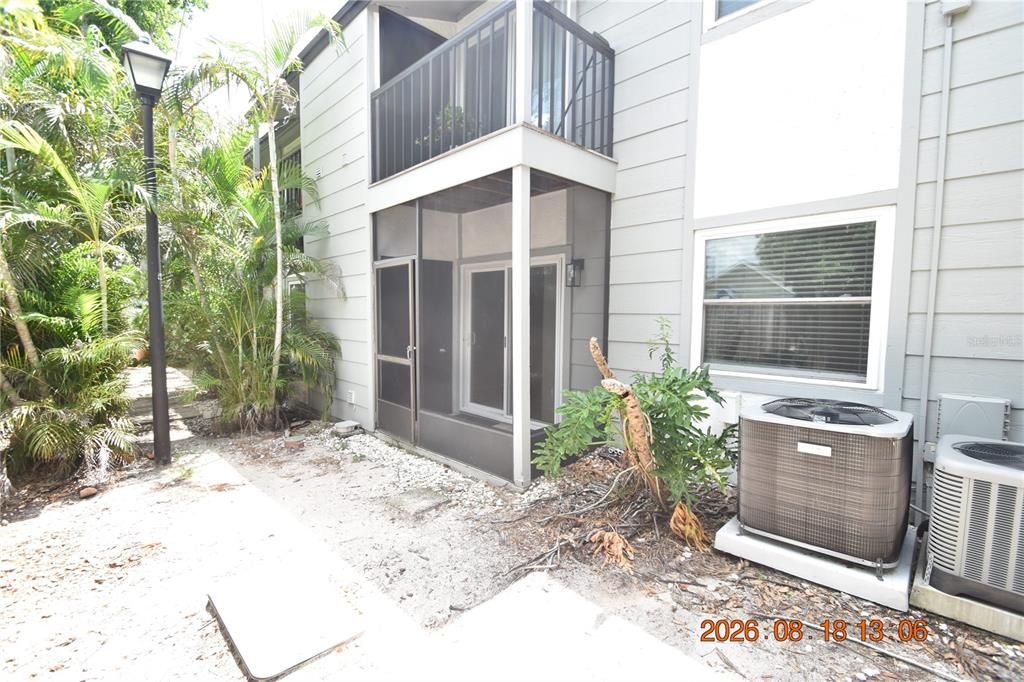 For Rent: $1,650 (2 beds, 1 baths, 852 Square Feet)