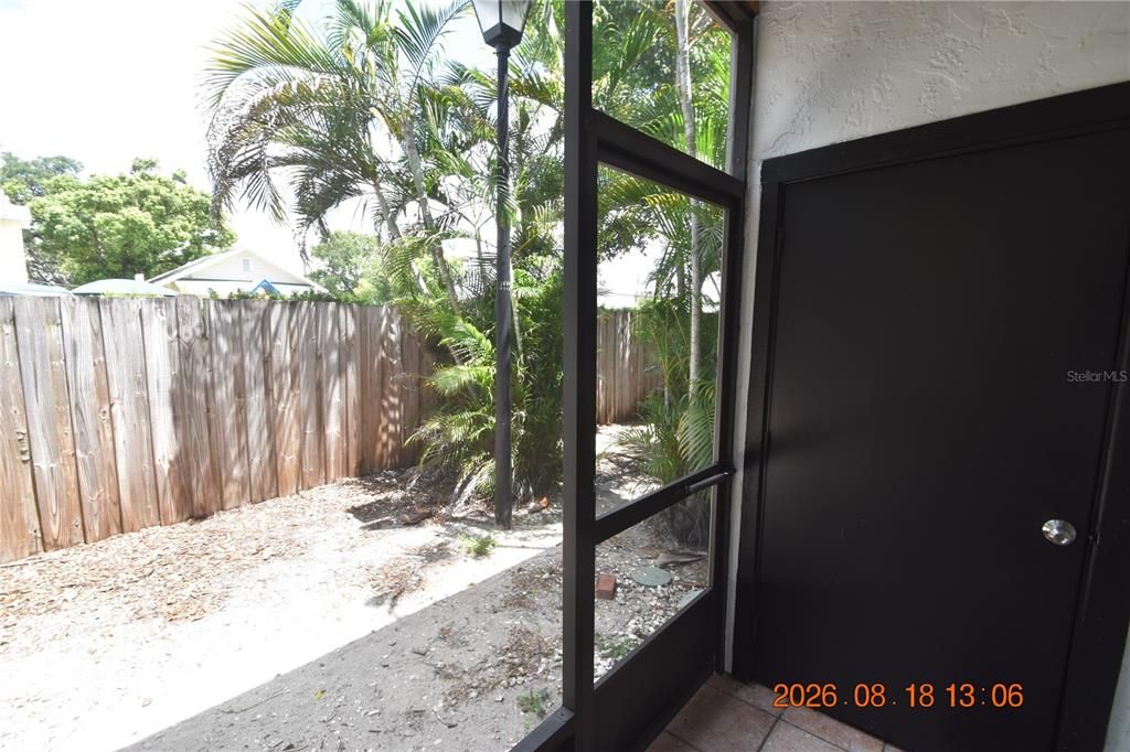 For Rent: $1,650 (2 beds, 1 baths, 852 Square Feet)