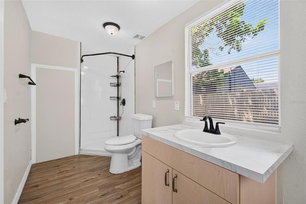 En Venta: $369,900 (4 camas, 2 baños, 1420 Pies cuadrados)