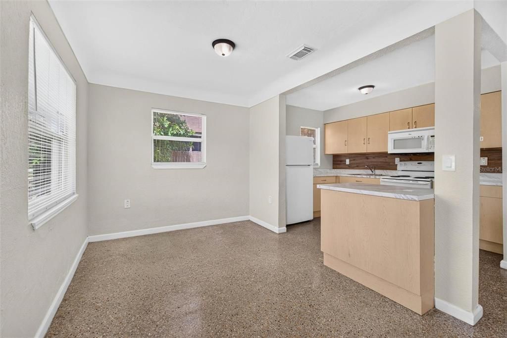 En Venta: $369,900 (4 camas, 2 baños, 1420 Pies cuadrados)