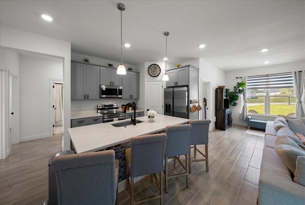 For Sale: $320,000 (4 beds, 2 baths, 1670 Square Feet)