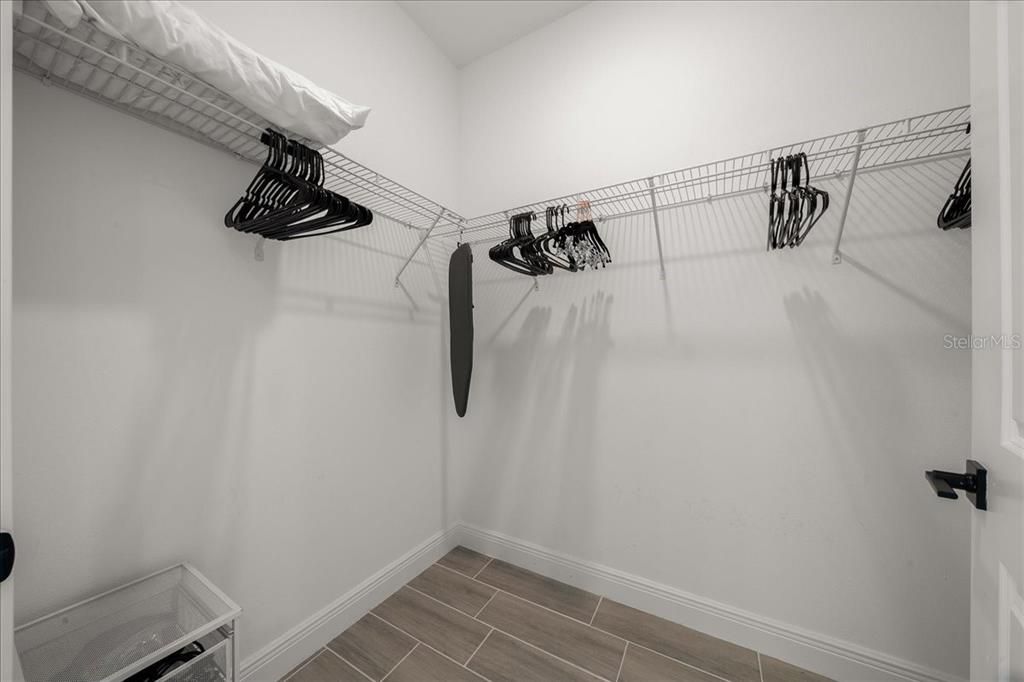 For Sale: $320,000 (4 beds, 2 baths, 1670 Square Feet)