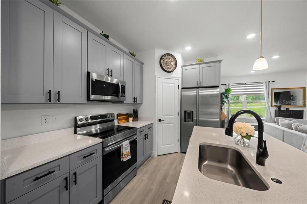 For Sale: $320,000 (4 beds, 2 baths, 1670 Square Feet)