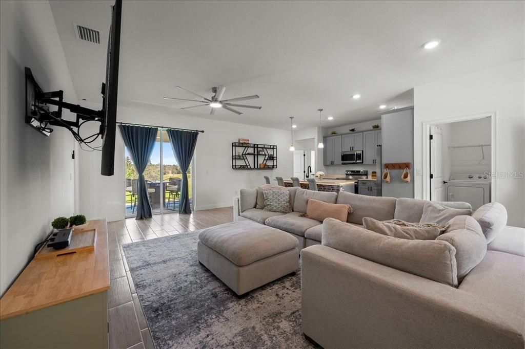 For Sale: $320,000 (4 beds, 2 baths, 1670 Square Feet)