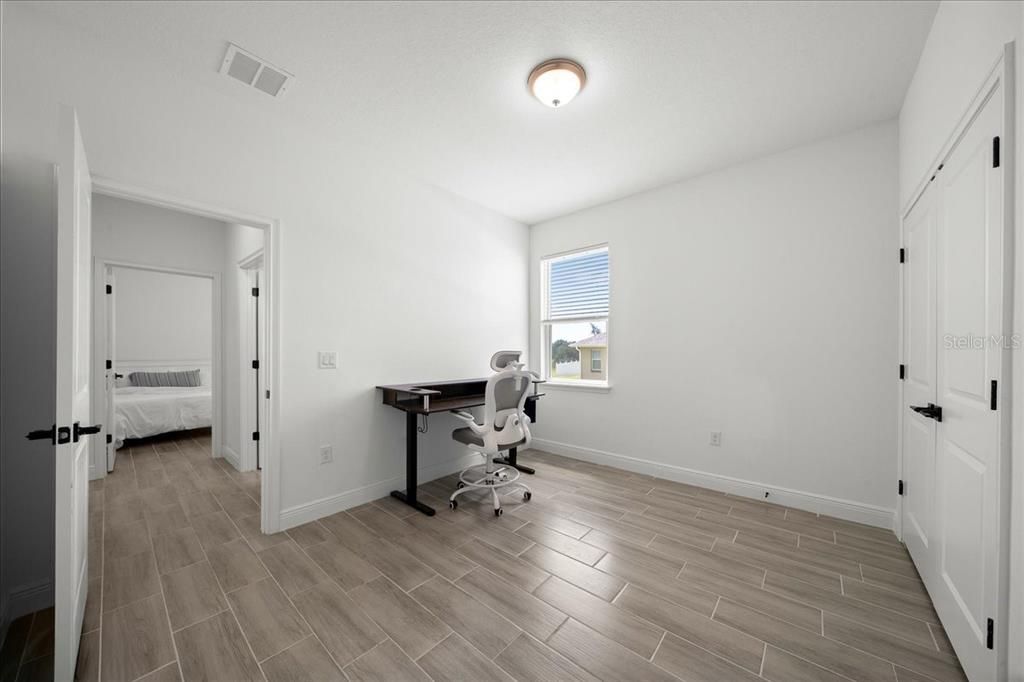 For Sale: $320,000 (4 beds, 2 baths, 1670 Square Feet)
