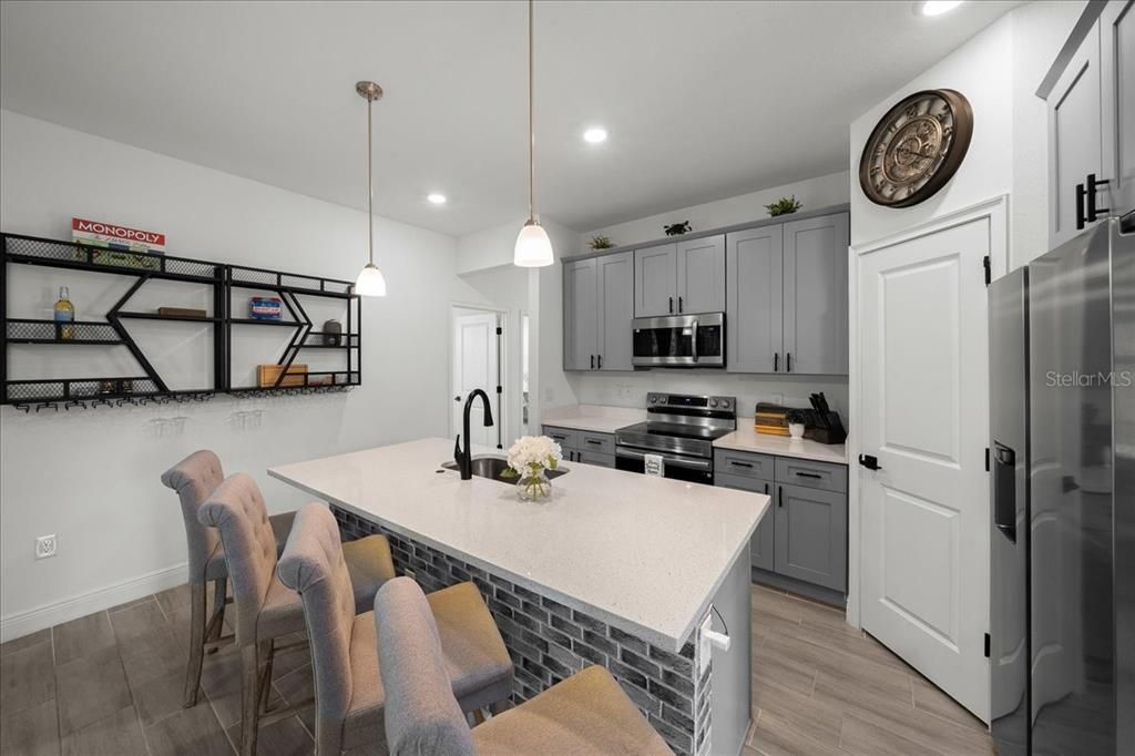 For Sale: $320,000 (4 beds, 2 baths, 1670 Square Feet)