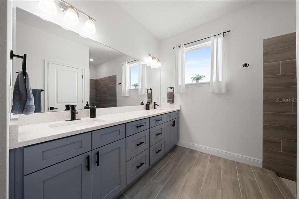 For Sale: $320,000 (4 beds, 2 baths, 1670 Square Feet)