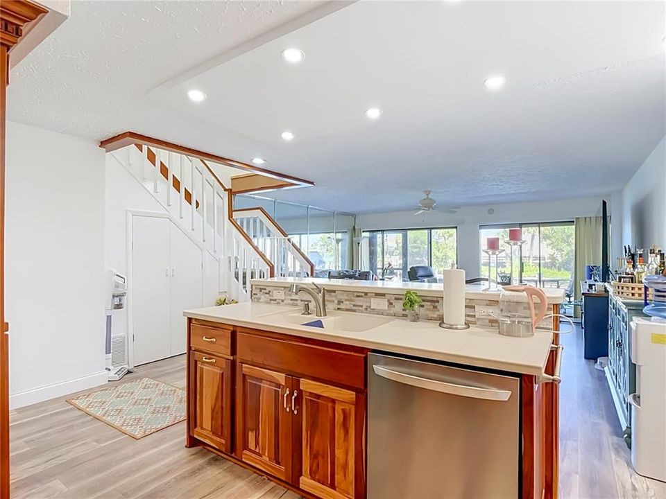En Venta: $284,900 (3 camas, 2 baños, 1674 Pies cuadrados)