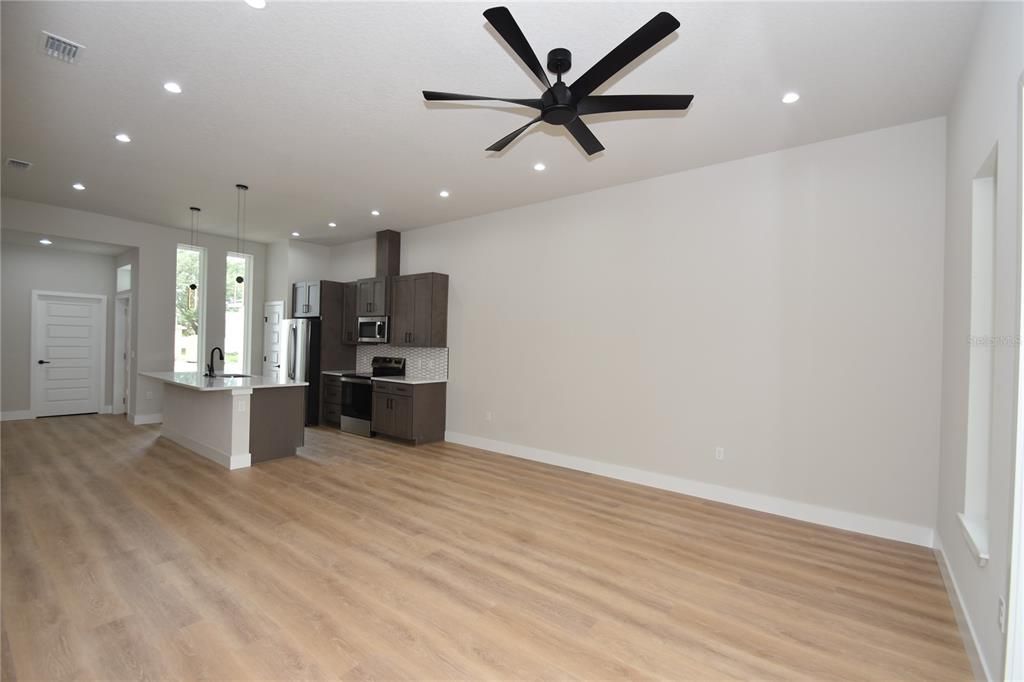 For Rent: $2,000 (3 beds, 2 baths, 1368 Square Feet)