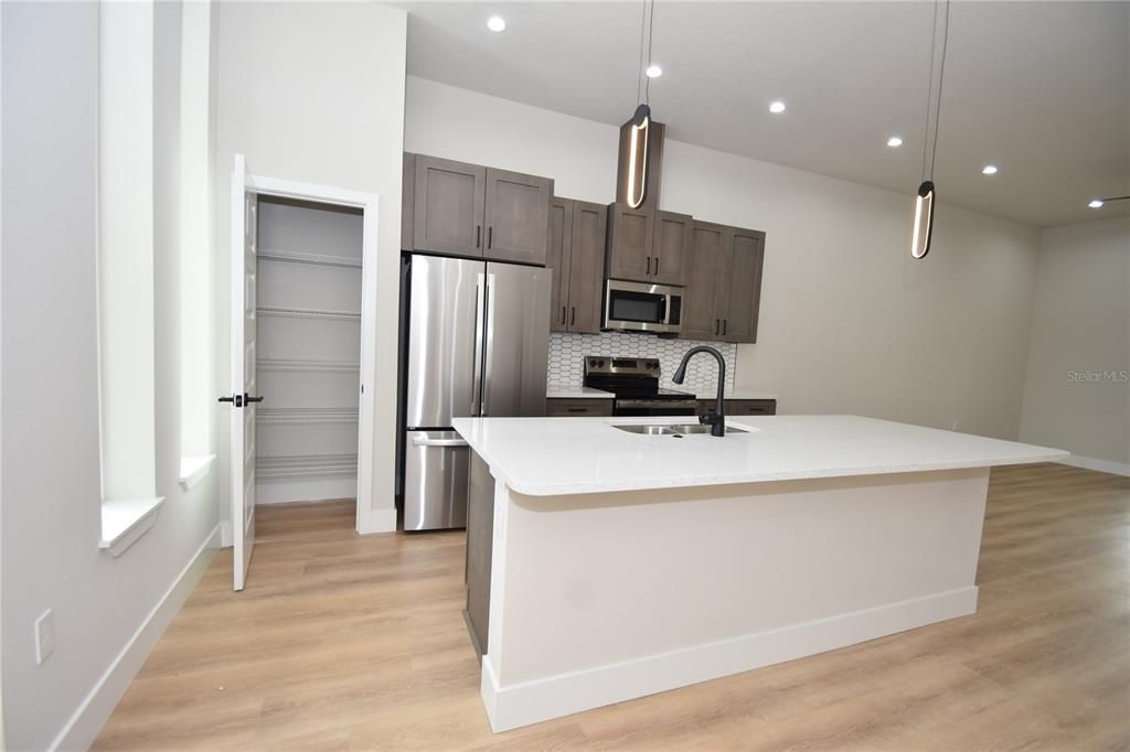 For Rent: $2,000 (3 beds, 2 baths, 1368 Square Feet)