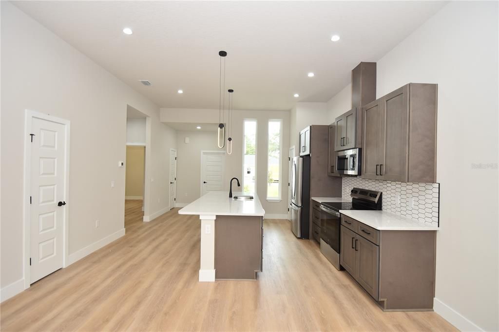 For Rent: $2,000 (3 beds, 2 baths, 1368 Square Feet)