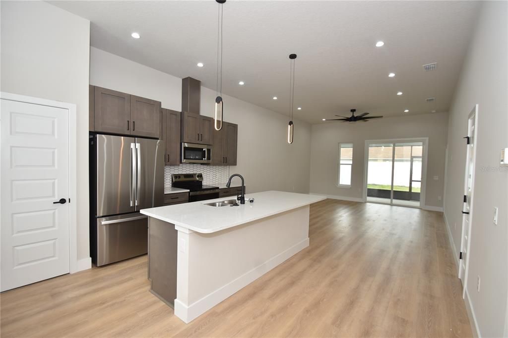 For Rent: $2,000 (3 beds, 2 baths, 1368 Square Feet)