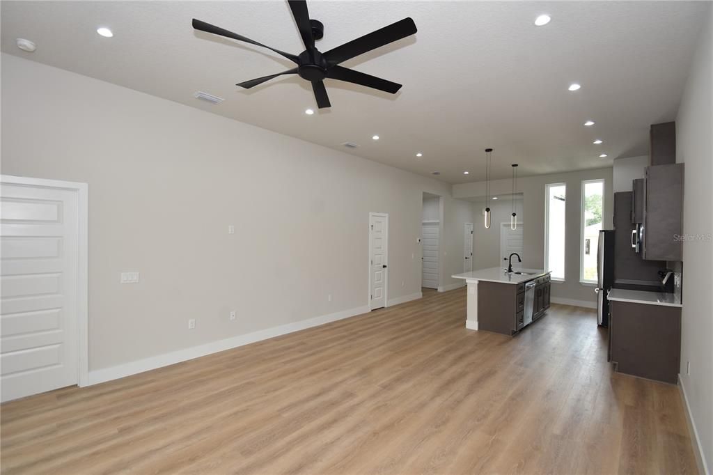 For Rent: $2,000 (3 beds, 2 baths, 1368 Square Feet)