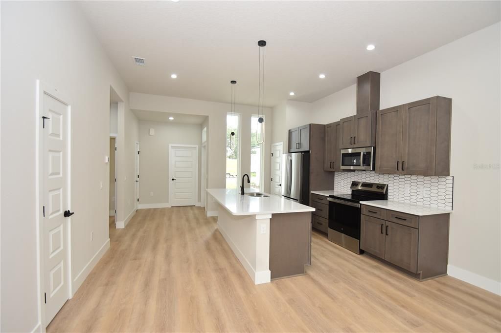 For Rent: $2,000 (3 beds, 2 baths, 1368 Square Feet)