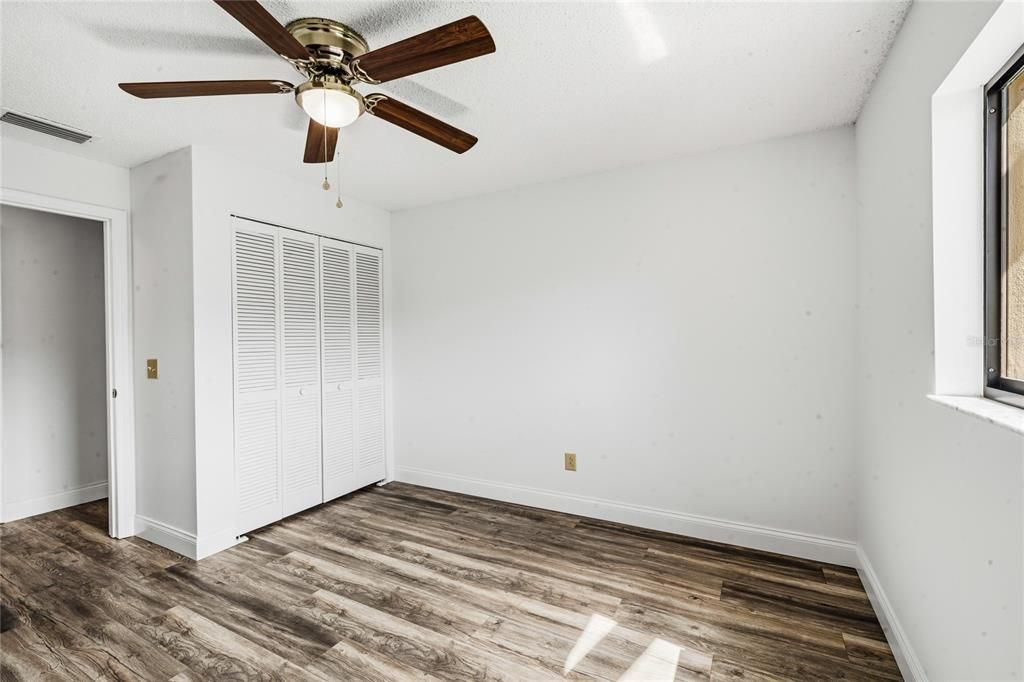 На продажу: $209,900 (2 спален, 2 ванн, 1049 Квадратных фут)