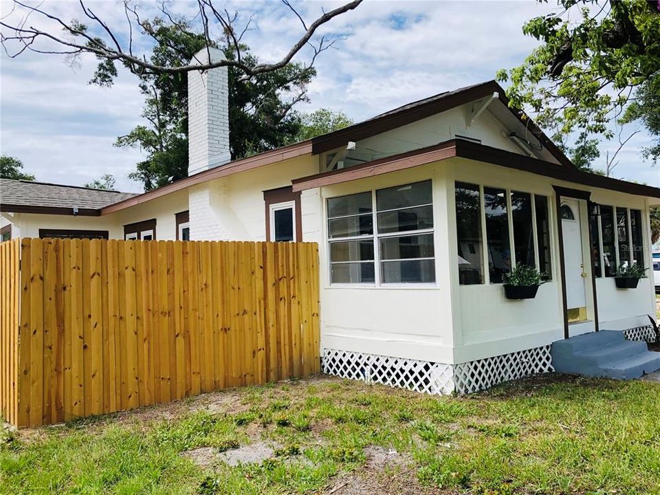For Sale: $249,999 (3 beds, 1 baths, 850 Square Feet)