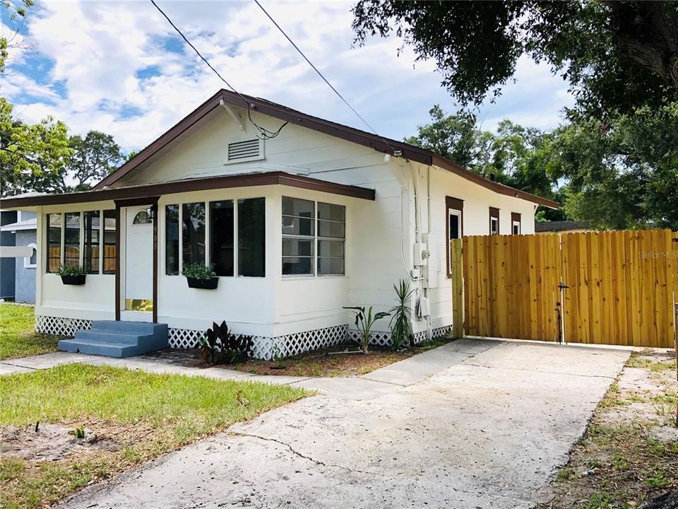 For Sale: $249,999 (3 beds, 1 baths, 850 Square Feet)