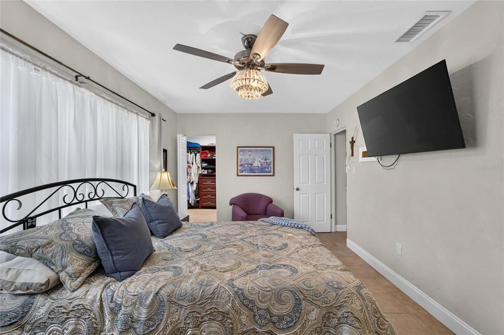En Venta: $675,000 (3 camas, 2 baños, 1937 Pies cuadrados)