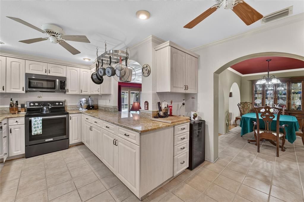 En Venta: $675,000 (3 camas, 2 baños, 1937 Pies cuadrados)