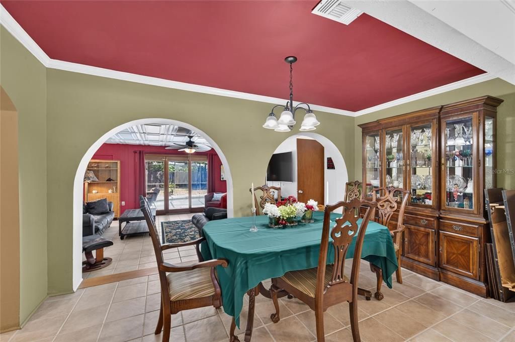 En Venta: $675,000 (3 camas, 2 baños, 1937 Pies cuadrados)