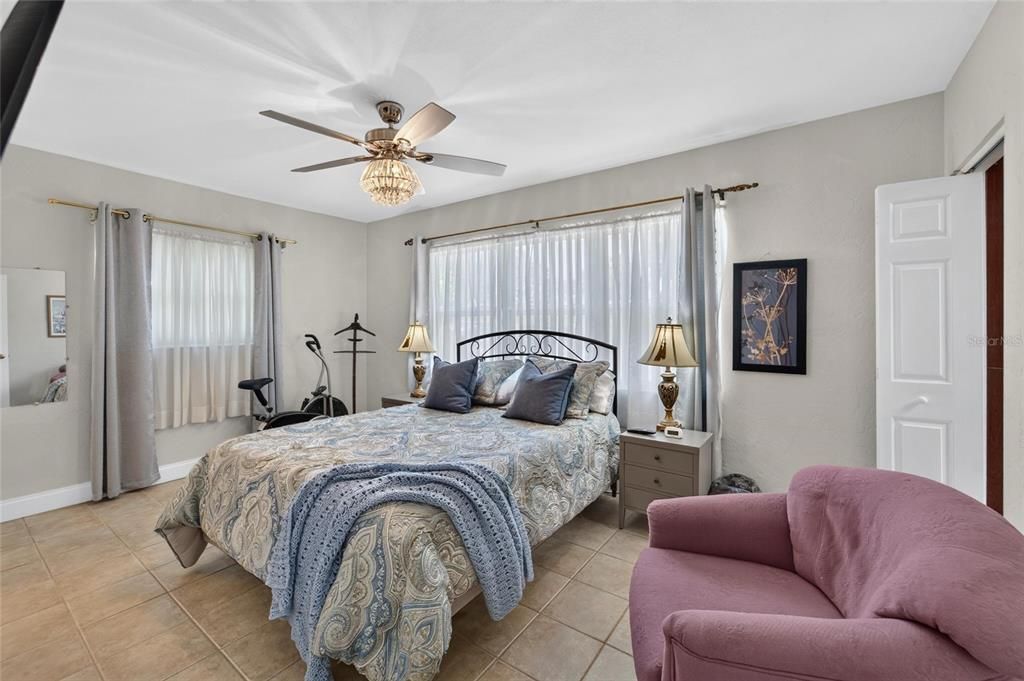 En Venta: $675,000 (3 camas, 2 baños, 1937 Pies cuadrados)