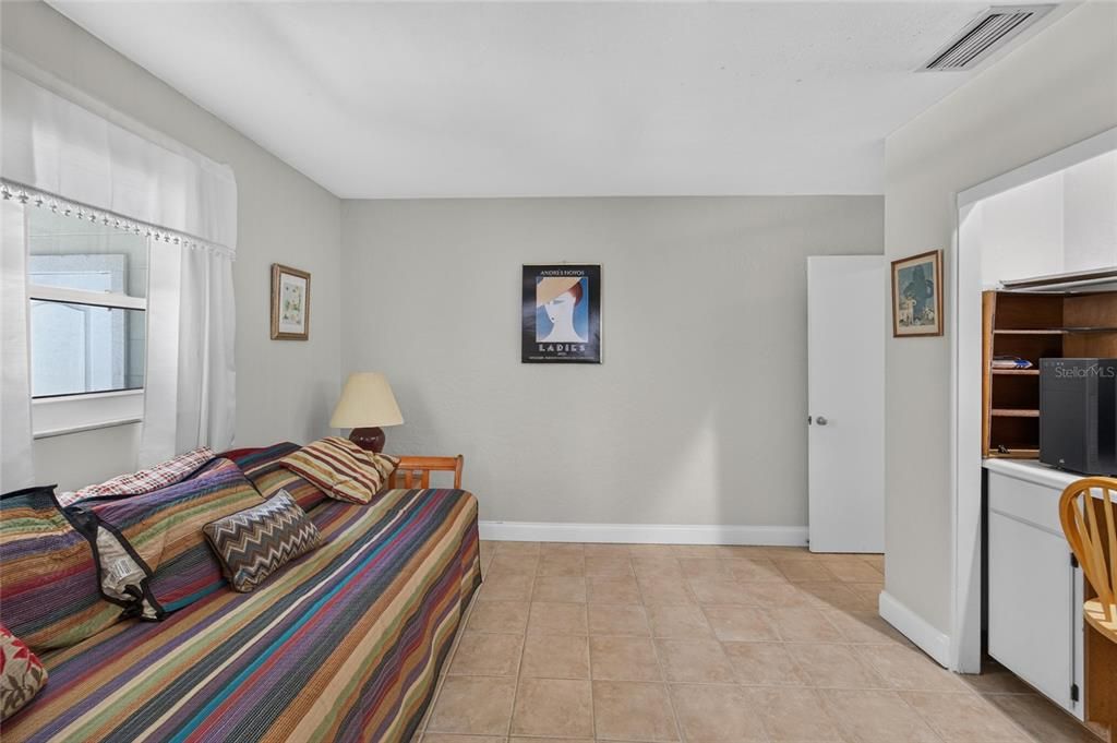 En Venta: $675,000 (3 camas, 2 baños, 1937 Pies cuadrados)
