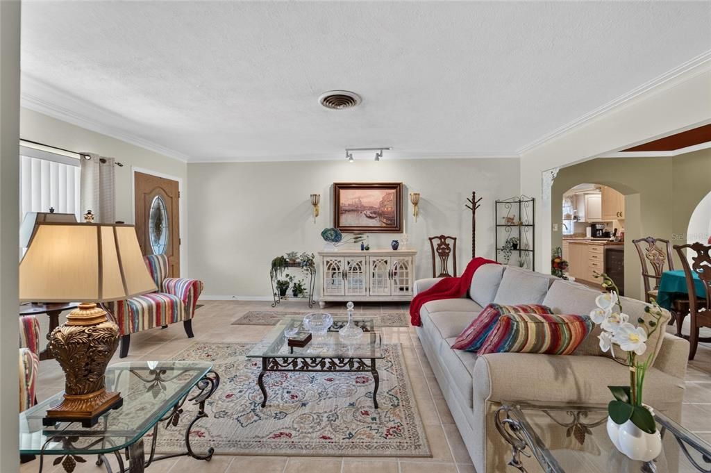 En Venta: $675,000 (3 camas, 2 baños, 1937 Pies cuadrados)