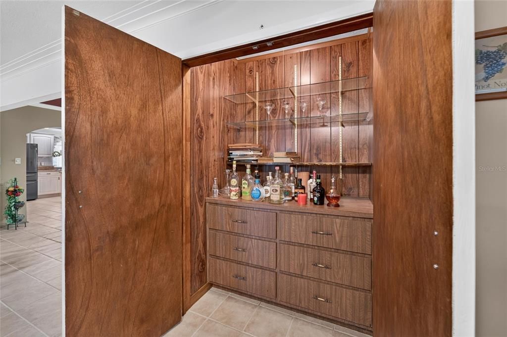 En Venta: $675,000 (3 camas, 2 baños, 1937 Pies cuadrados)