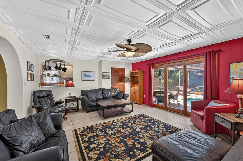 En Venta: $675,000 (3 camas, 2 baños, 1937 Pies cuadrados)