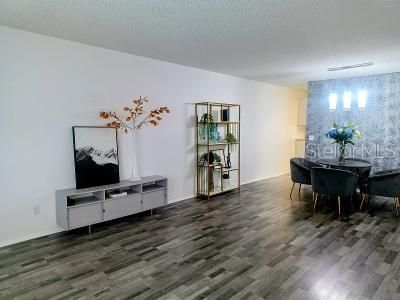 На продажу: $209,900 (2 спален, 2 ванн, 1100 Квадратных фут)