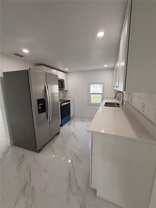 В аренду: $1,950 (3 спален, 1 ванн, 849 Квадратных фут)