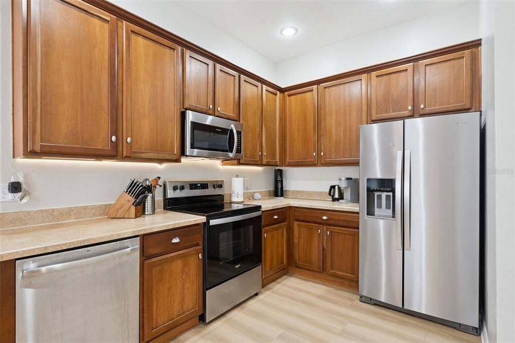 For Sale: $255,000 (2 beds, 2 baths, 1214 Square Feet)