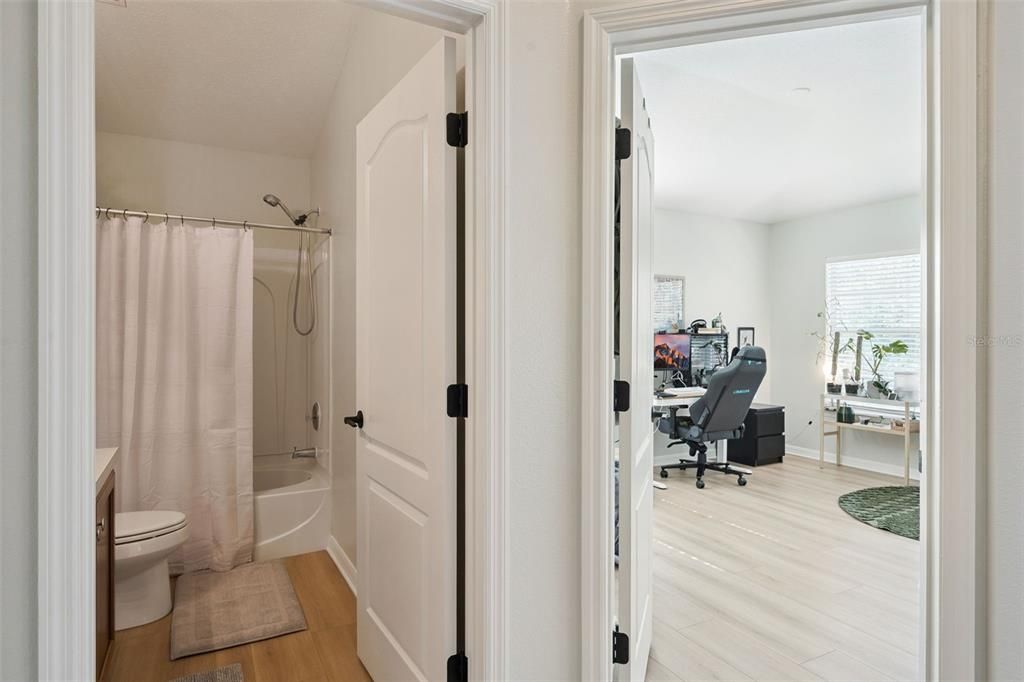 For Sale: $255,000 (2 beds, 2 baths, 1214 Square Feet)