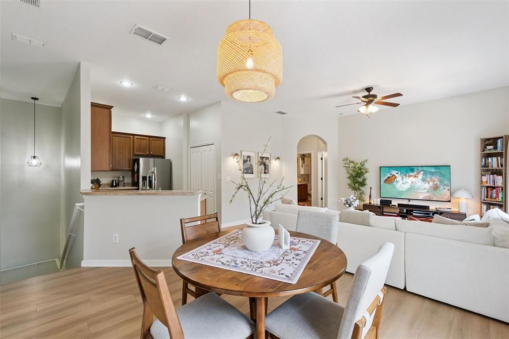 For Sale: $255,000 (2 beds, 2 baths, 1214 Square Feet)