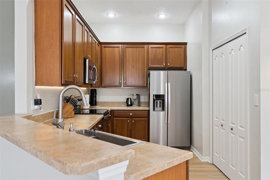 For Sale: $255,000 (2 beds, 2 baths, 1214 Square Feet)