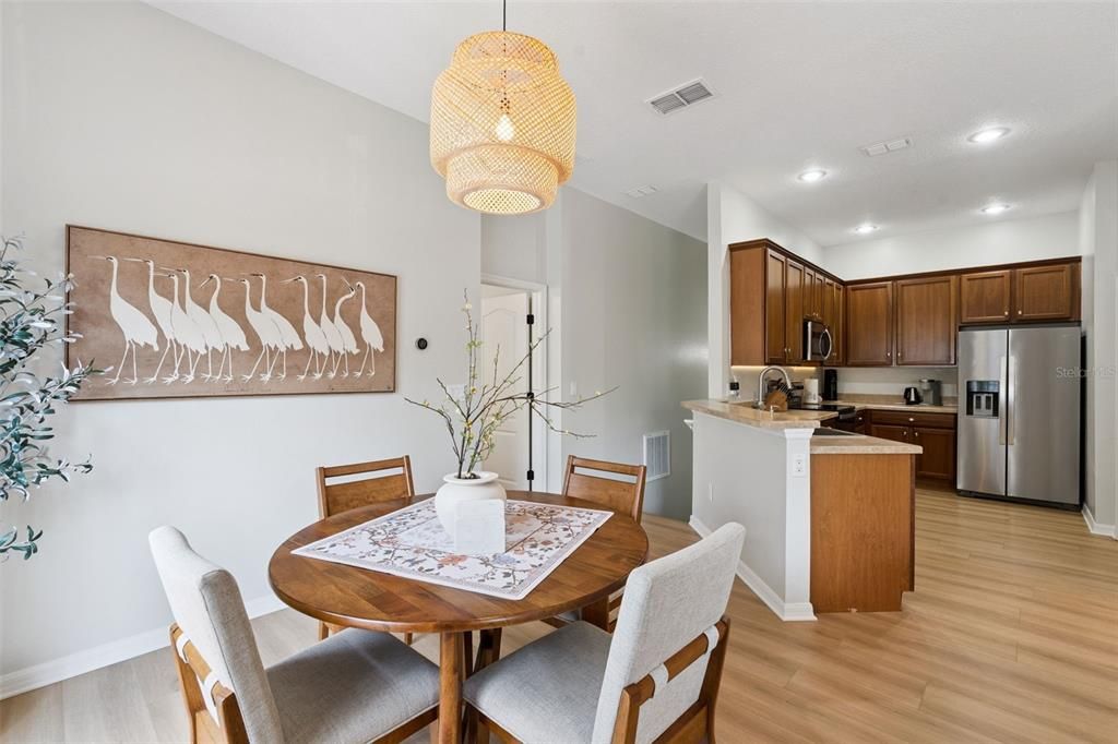 For Sale: $255,000 (2 beds, 2 baths, 1214 Square Feet)
