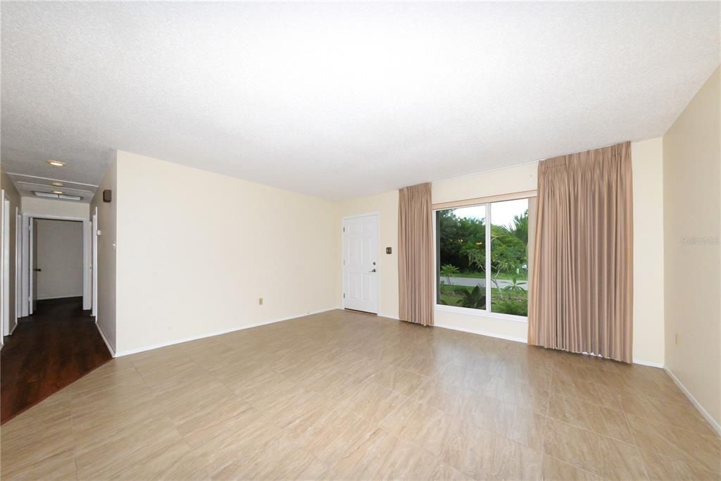 En Venta: $170,000 (3 camas, 2 baños, 1580 Pies cuadrados)
