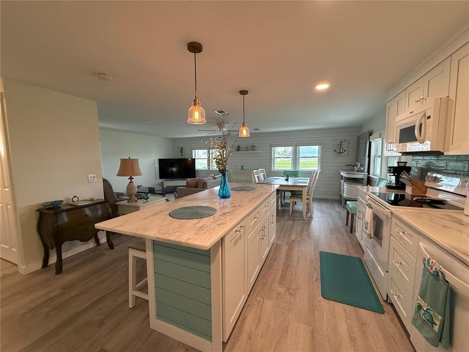 For Rent: $1,995 (2 beds, 2 baths, 1339 Square Feet)