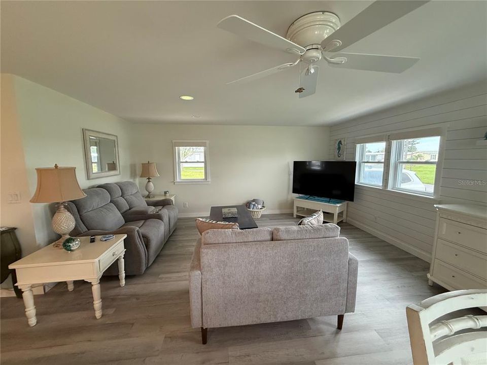 For Rent: $1,995 (2 beds, 2 baths, 1339 Square Feet)