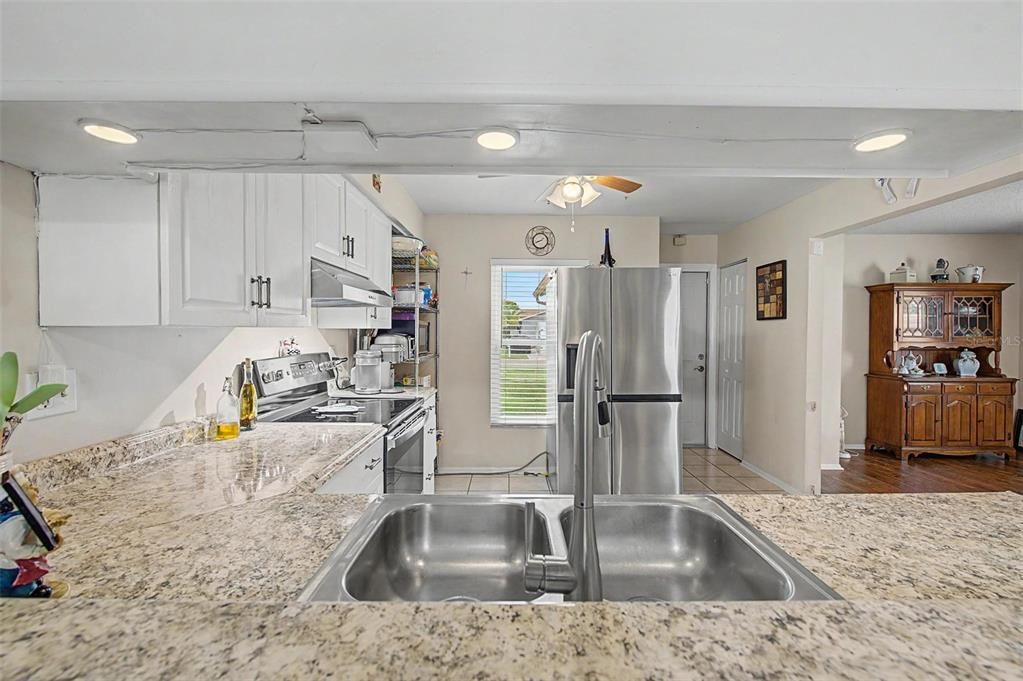 En Venta: $330,000 (3 camas, 2 baños, 1263 Pies cuadrados)