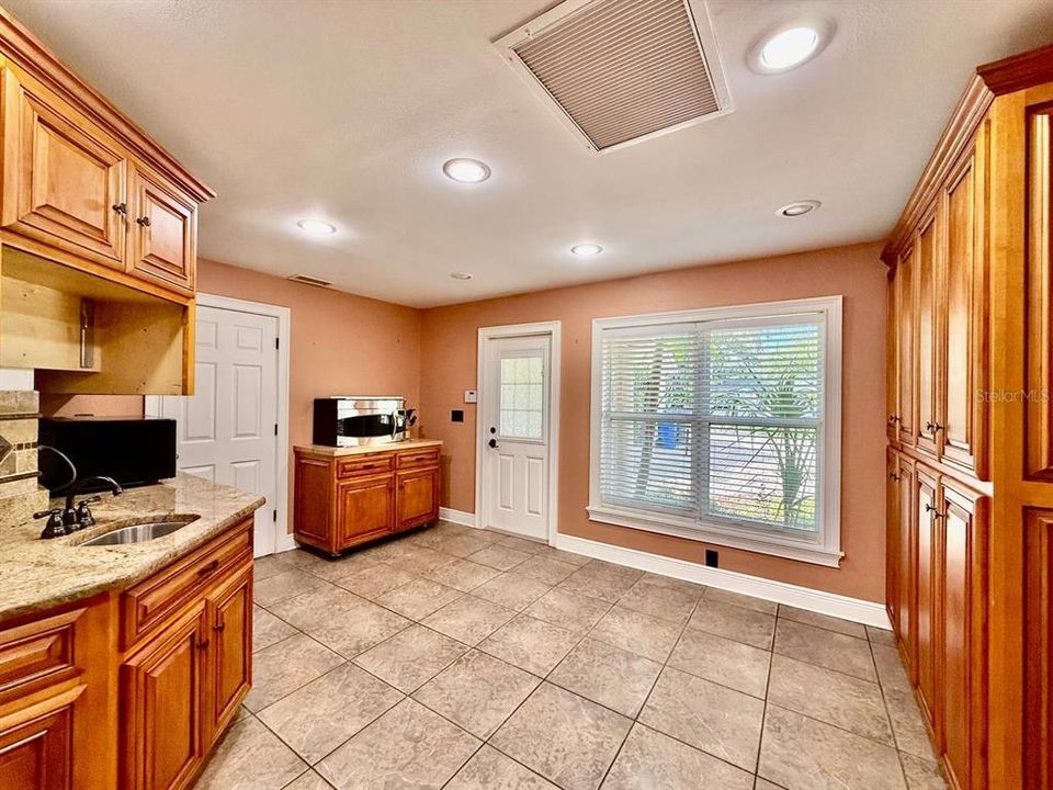 В аренду: $4,900 (3 спален, 3 ванн, 2320 Квадратных фут)