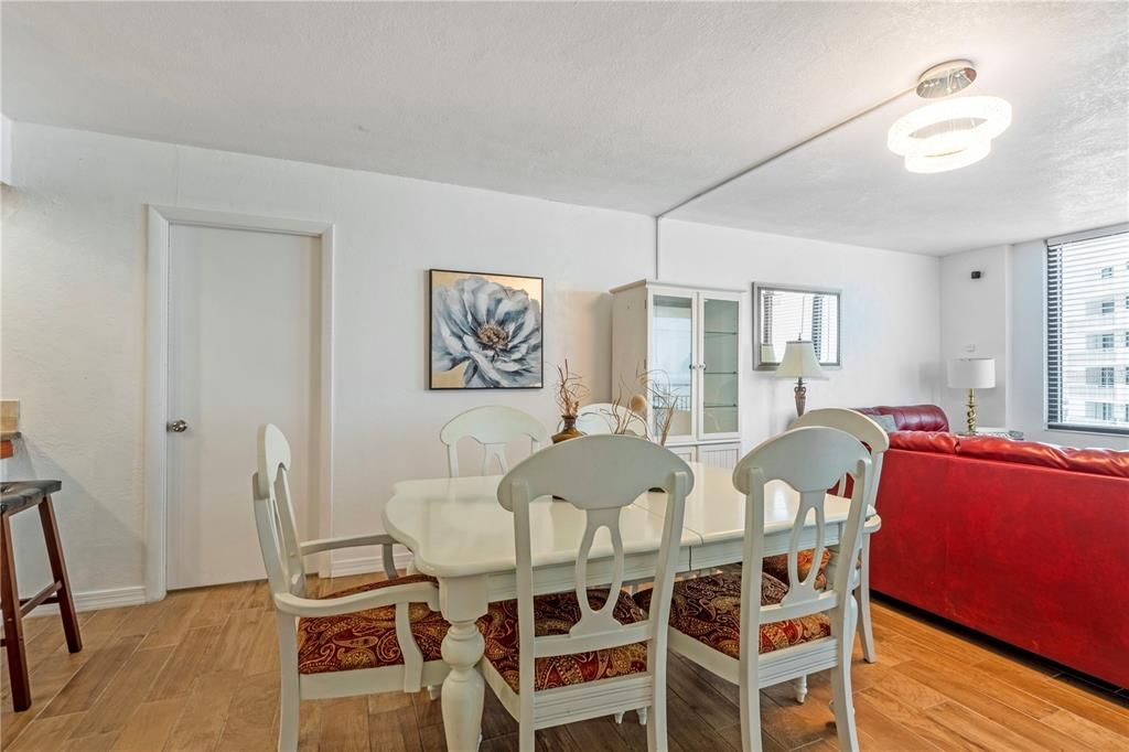 For Rent: $2,300 (2 beds, 2 baths, 1058 Square Feet)