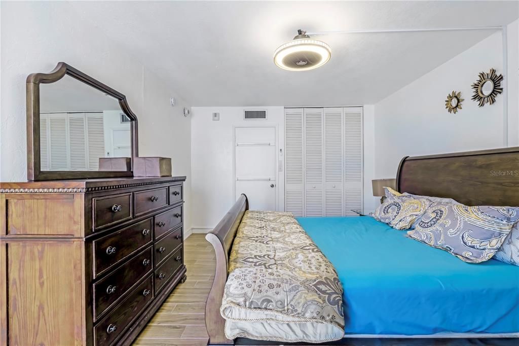 For Rent: $2,300 (2 beds, 2 baths, 1058 Square Feet)