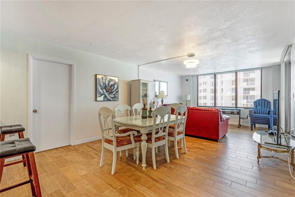 For Rent: $2,300 (2 beds, 2 baths, 1058 Square Feet)