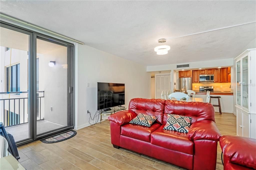 For Rent: $2,300 (2 beds, 2 baths, 1058 Square Feet)
