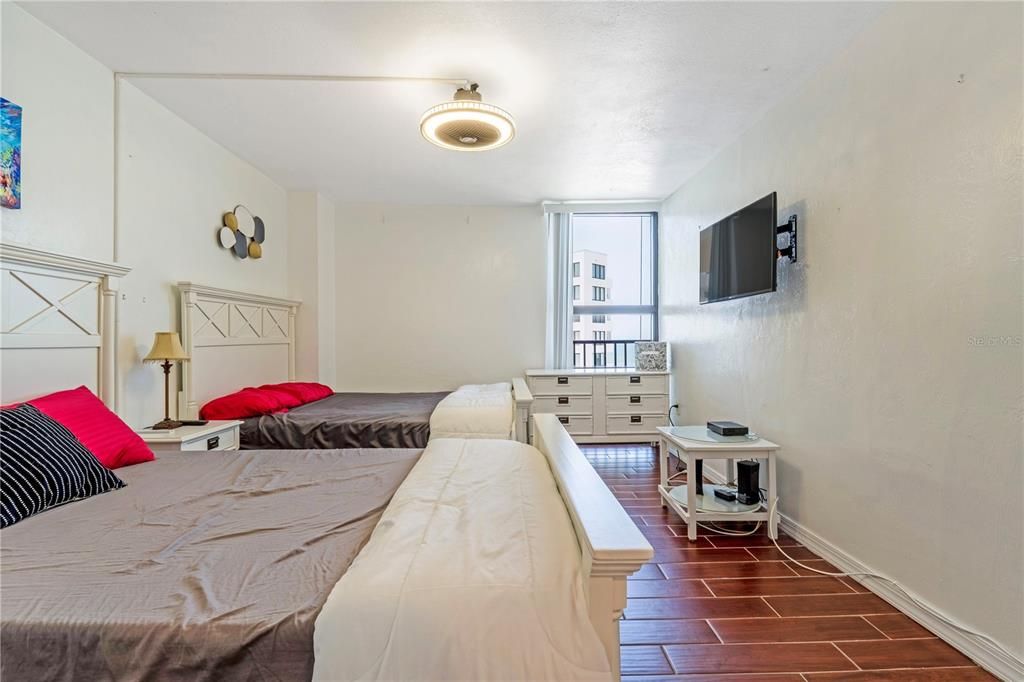 For Rent: $2,300 (2 beds, 2 baths, 1058 Square Feet)