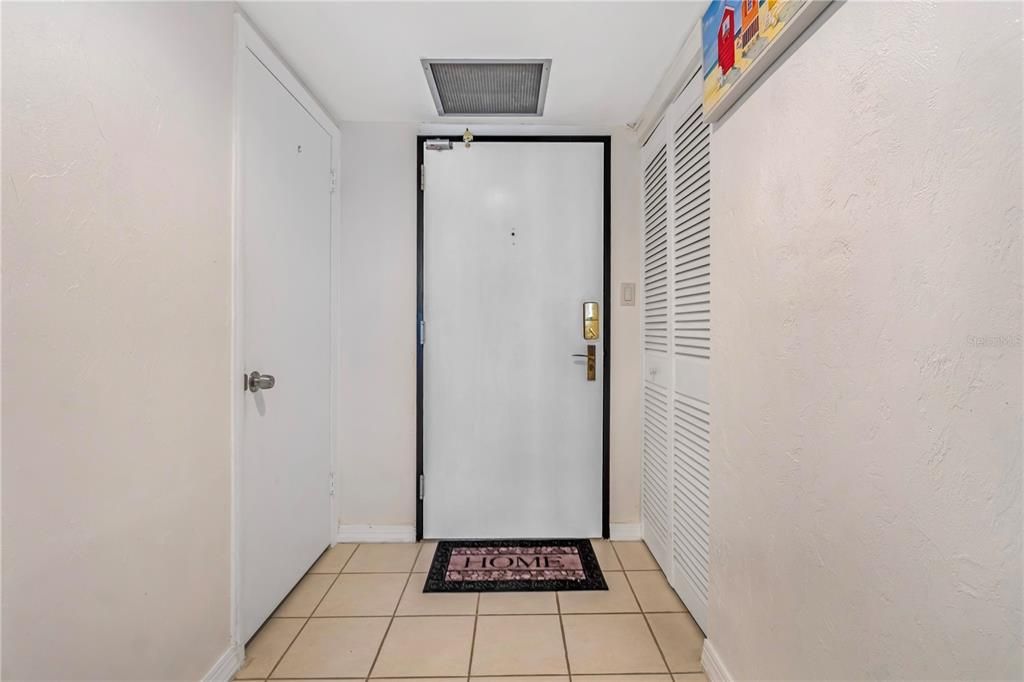 For Rent: $2,300 (2 beds, 2 baths, 1058 Square Feet)