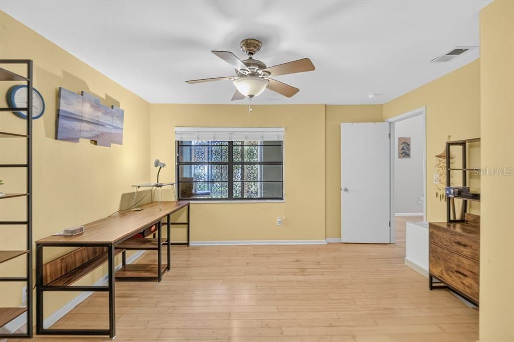 For Sale: $349,999 (3 beds, 3 baths, 1874 Square Feet)