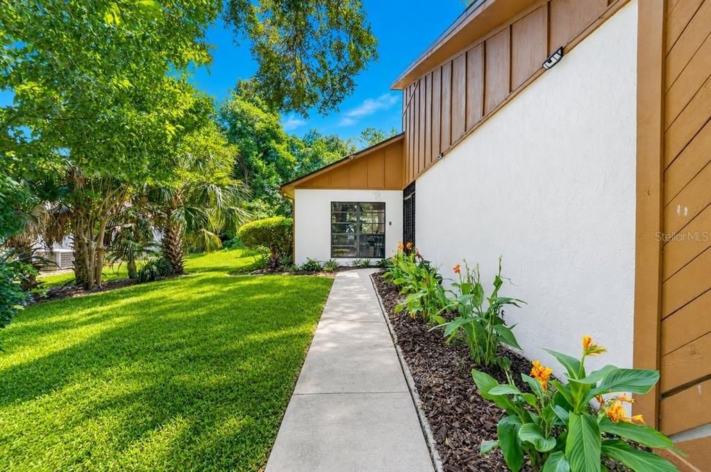 For Sale: $349,999 (3 beds, 3 baths, 1874 Square Feet)