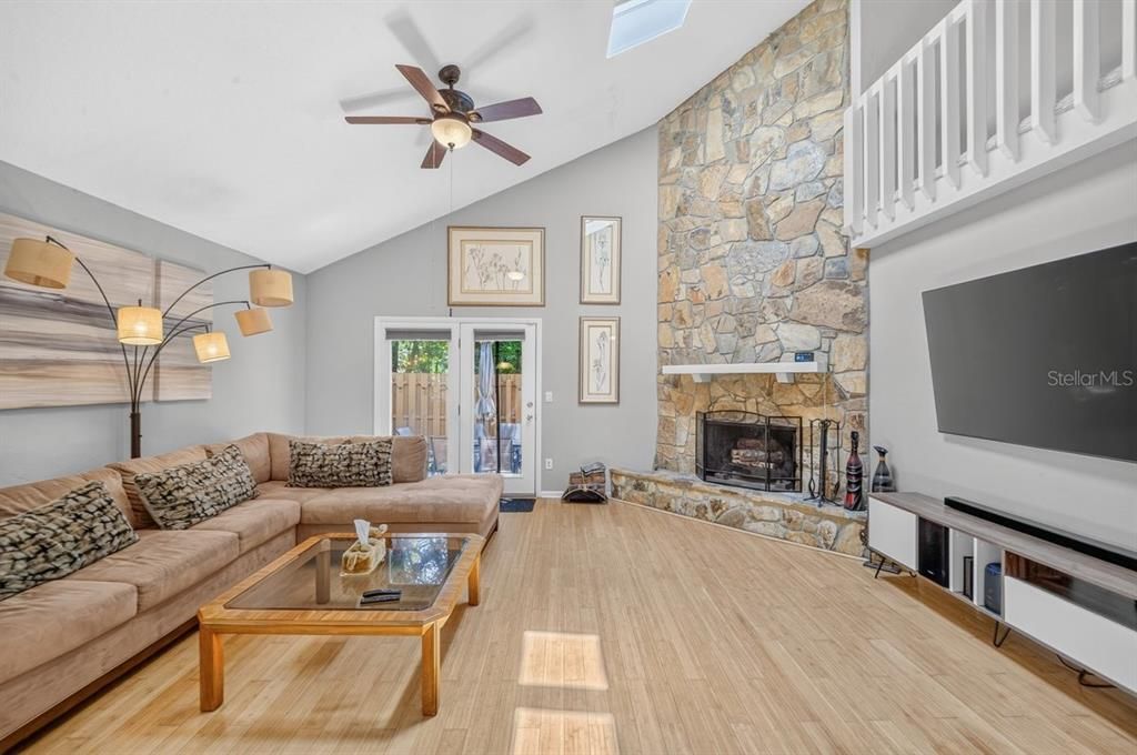 For Sale: $349,999 (3 beds, 3 baths, 1874 Square Feet)